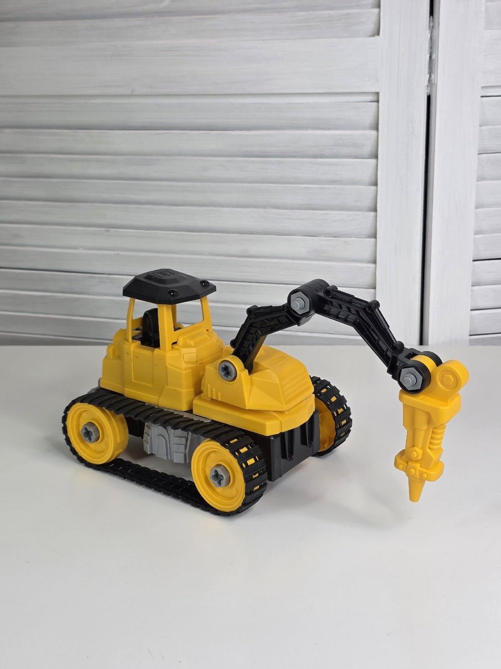 Игрушка Трактор-конструктор с отверткой в коробке (200246316)