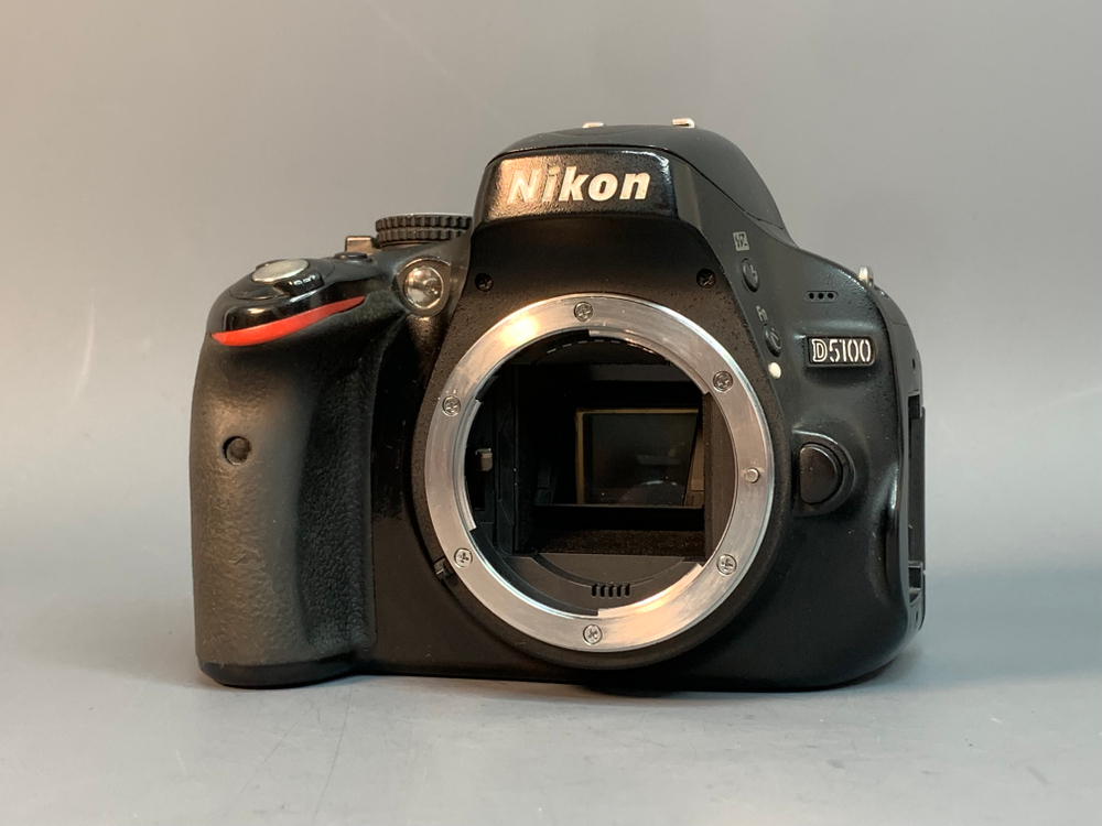 Nikon D5100 Kit 18-55mm 3.5-5.6G VR 149.000 кадров
