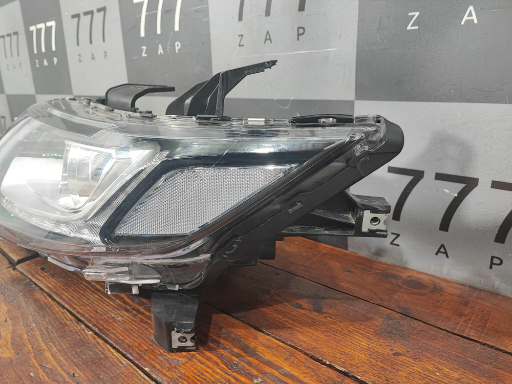Фара левая Mitsubishi Outlander 3 15-нв Б/У Оригинал 8301C853