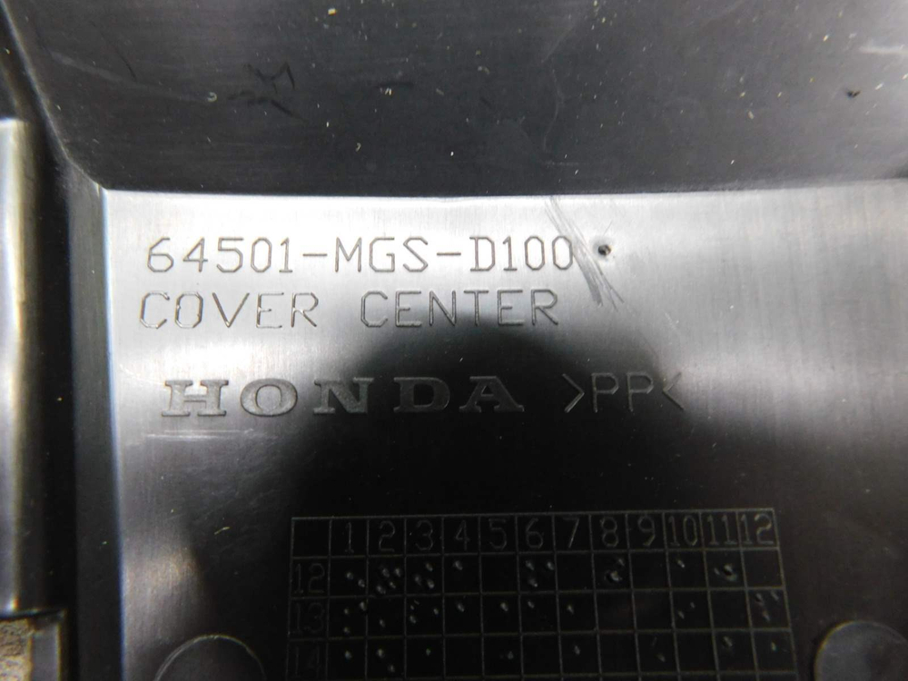 Пластик центральный Honda NC700S 64501-MGS-D100