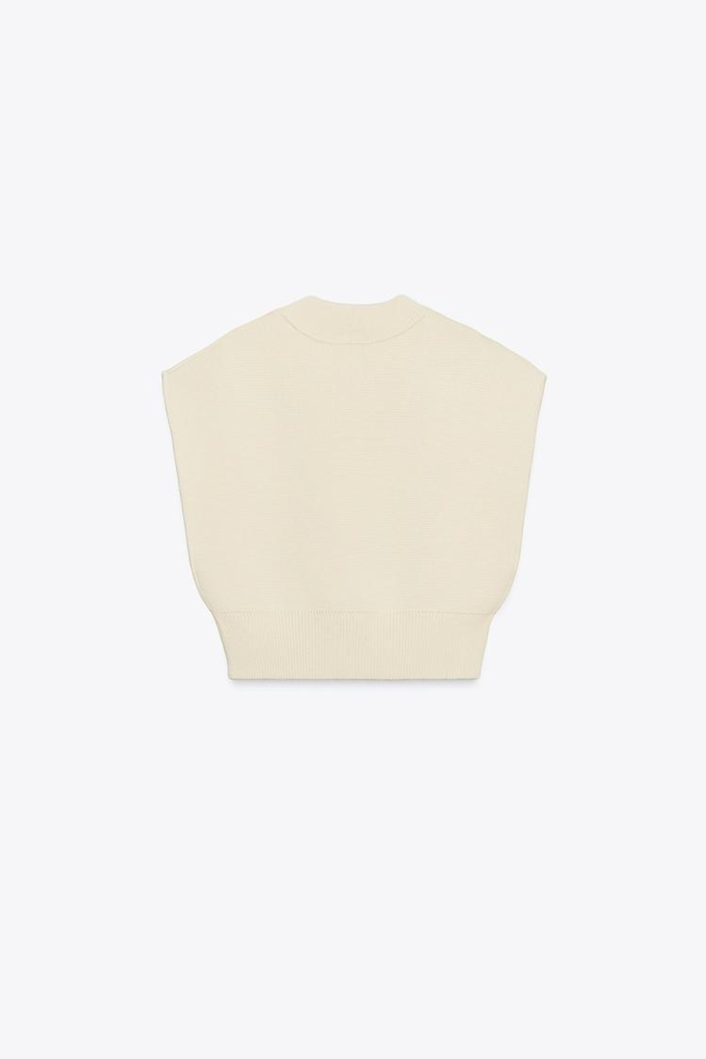 ZARA КОРОТКИЙ ОДНОТОННЫЙ ТРИКОТАЖНЫЙ ЖИЛЕТ, ЭКРЮ