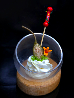 Канапе с каперсом на мягком сыре и домашнем хлебе