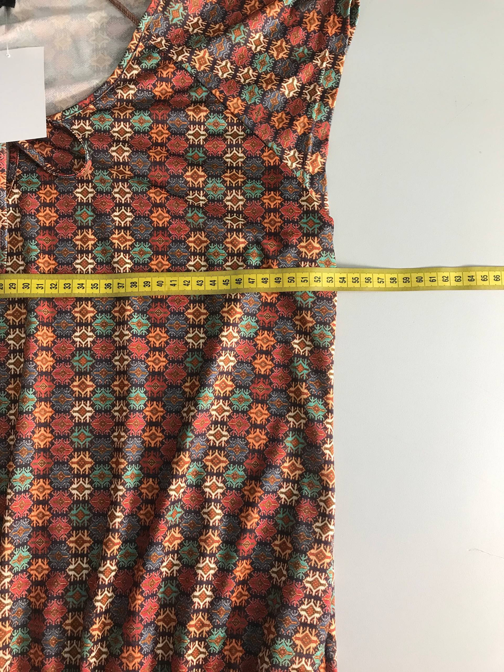 Блузка приятного оттенка, маркировка XL, визуально на 50 размер