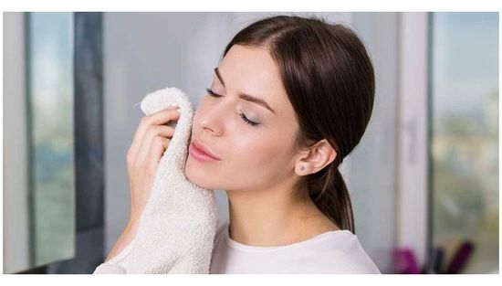 Спирты в косметике и их действие: польза или вред?