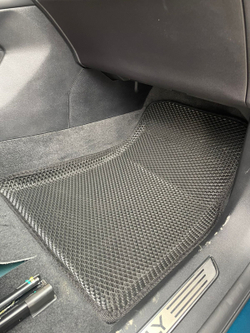 Коврики Eva с 3D бортами на Geely Monjaro