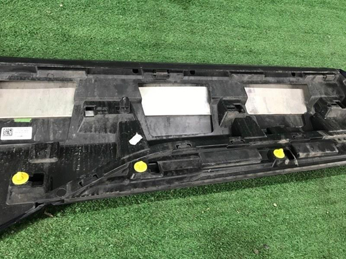 Накладка двери задняя правая Audi E-tron (18-23)