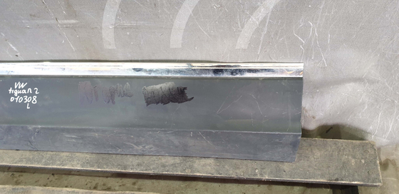 Накладка передней левой двери Volkswagen Tiguan 2 16-нв Б/У Оригинал 5NA854939