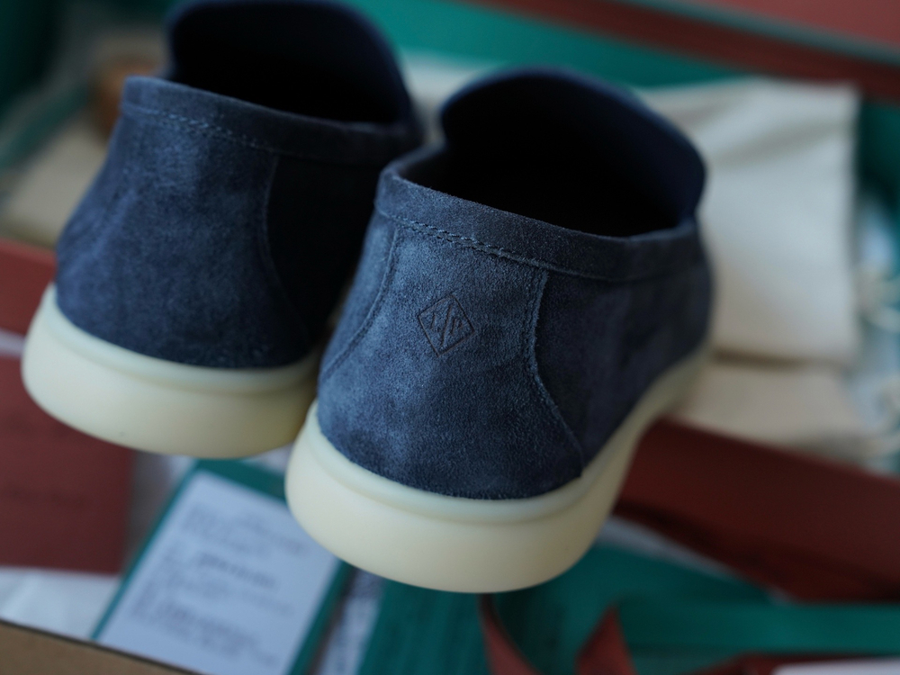 Классические замшевые мокасины