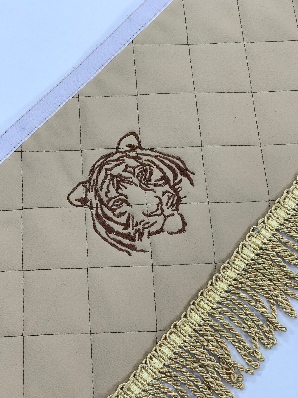 Ламбрекены экокожа стеганые 230 см. с вышивкой Tiger