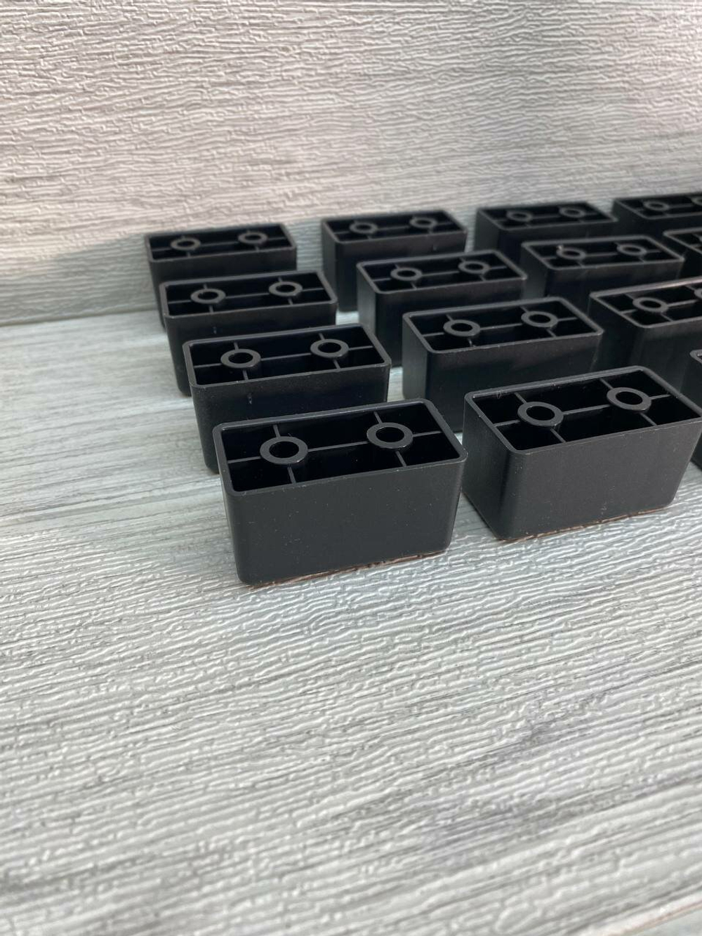 Ножки для мебели пластиковые высота 27 мм 20 штук