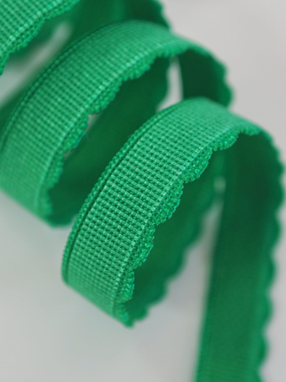 Резинка отделочная зеленая ажурная 10 мм с учетом фестона