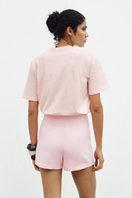 ZARA ФУТБОЛКА С ЦВЕТОЧНЫМ ПРИНТОМ, РОЗОВЫЙ