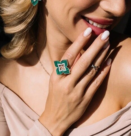 Кольцо "TRUE FLOWERS" крупное с малахитом в серебре