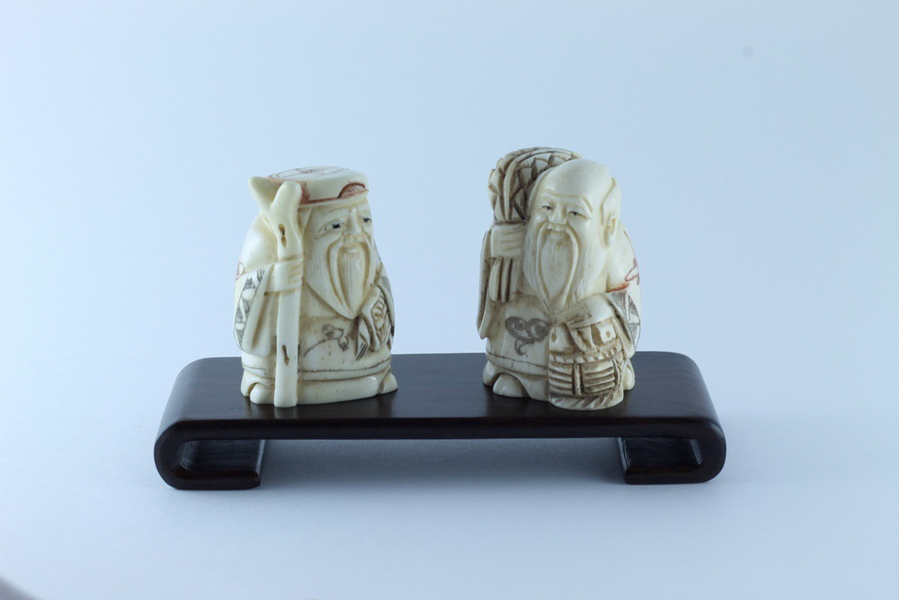 Сет нэцкэ Дзюродзин и Фукурокудзю на подставке