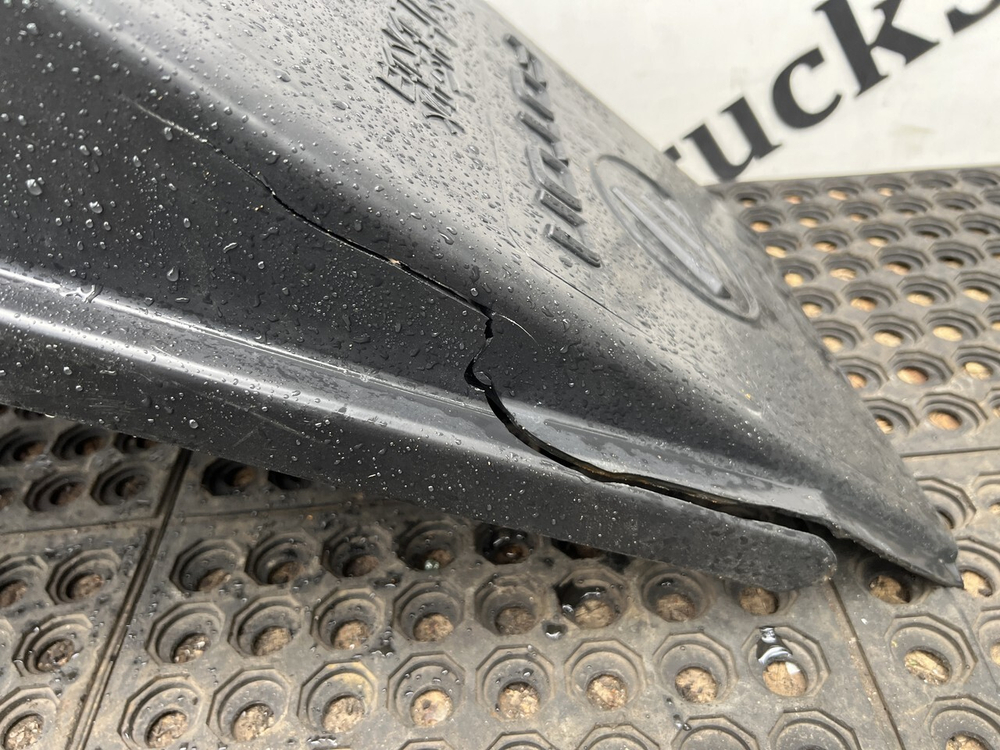 Крышка (дефект) ящика АКБ 2023г.