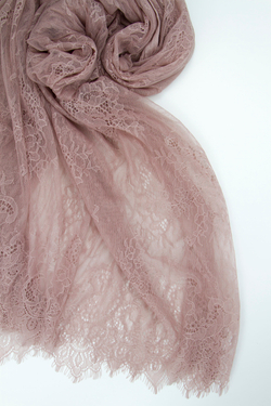 Кружевное полотно шантильи пудра 1,45м х 1,3м, ЕСТЬ БРАК