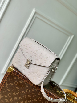 Louis Vuitton Pochette Metis