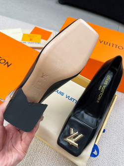 Louis Vuitton Shake Pump