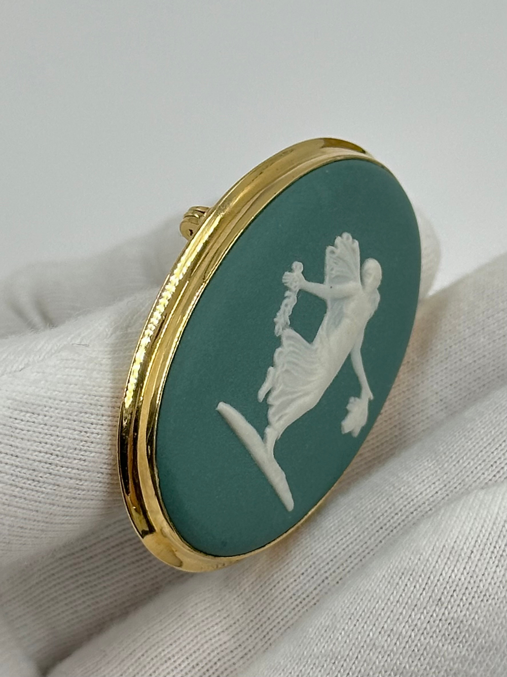 Брошь Wedgwood зелёная
