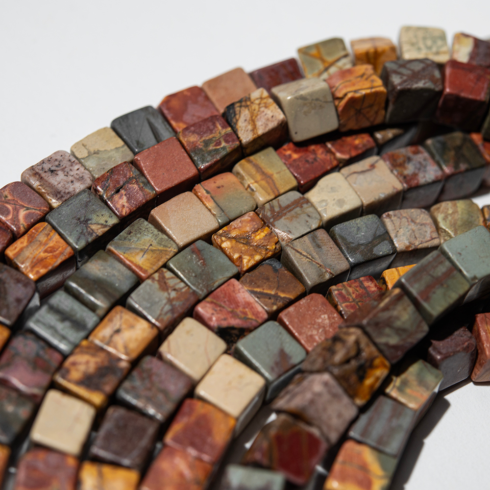 Яшма натуральная, куб 6,4мм