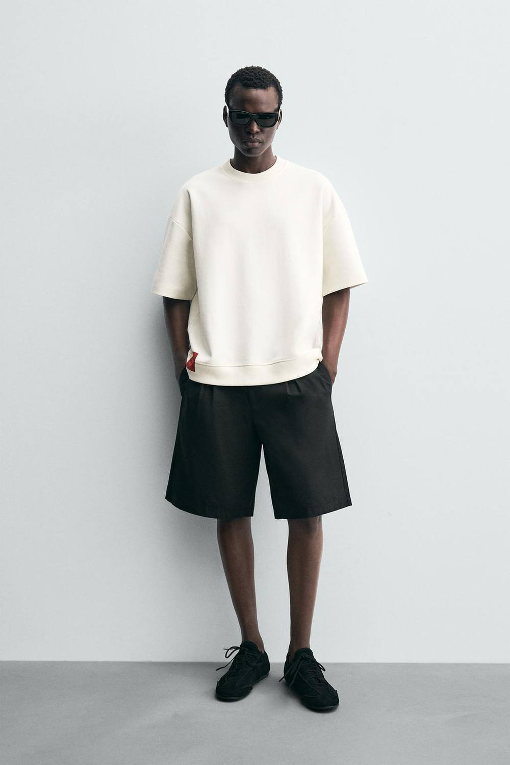 ZARA ТЕХНИЧЕСКАЯ ТОЛСТОВКА INTERLOCK С НАШИВКОЙ, ЖЕЛТОВАТО-БЕЛЫЙ