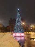 Светодинамическая елка каркасная - встроенная гирлянда: холодный свет - "Уральская" 7 м