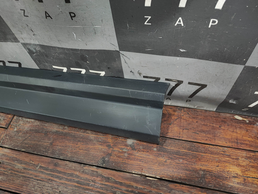 Накладка двери передней левой Geely Coolray 19-нв Б/У Оригинал 5075035900