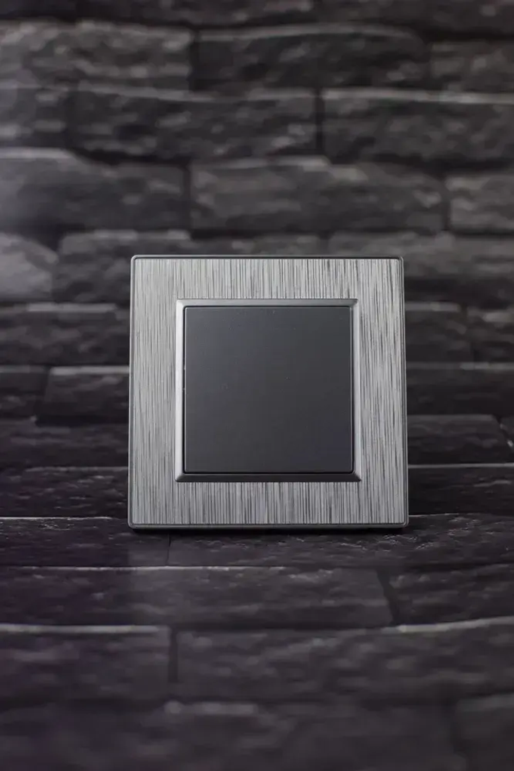 Выключатель одноклавишный серый