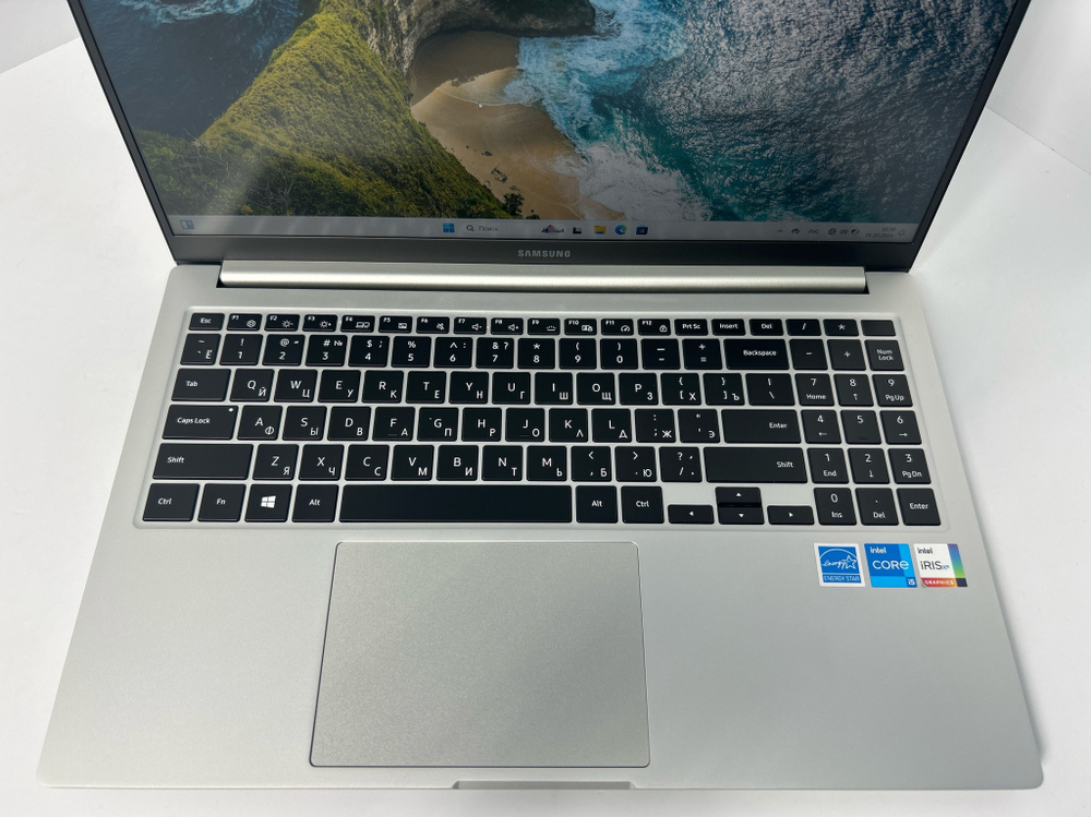 Ноутбук Samsung Galaxy book NP750 (NP750XDA-KD1US) 15.6"/Intel Core i5 1135G7/RAM 8GB/SSD 256 GB/Intel Iris Xe graphics/1920х1080/IPS/Windows 10/Подсветка кл-ры: нет/серебристый. Состояние: A2