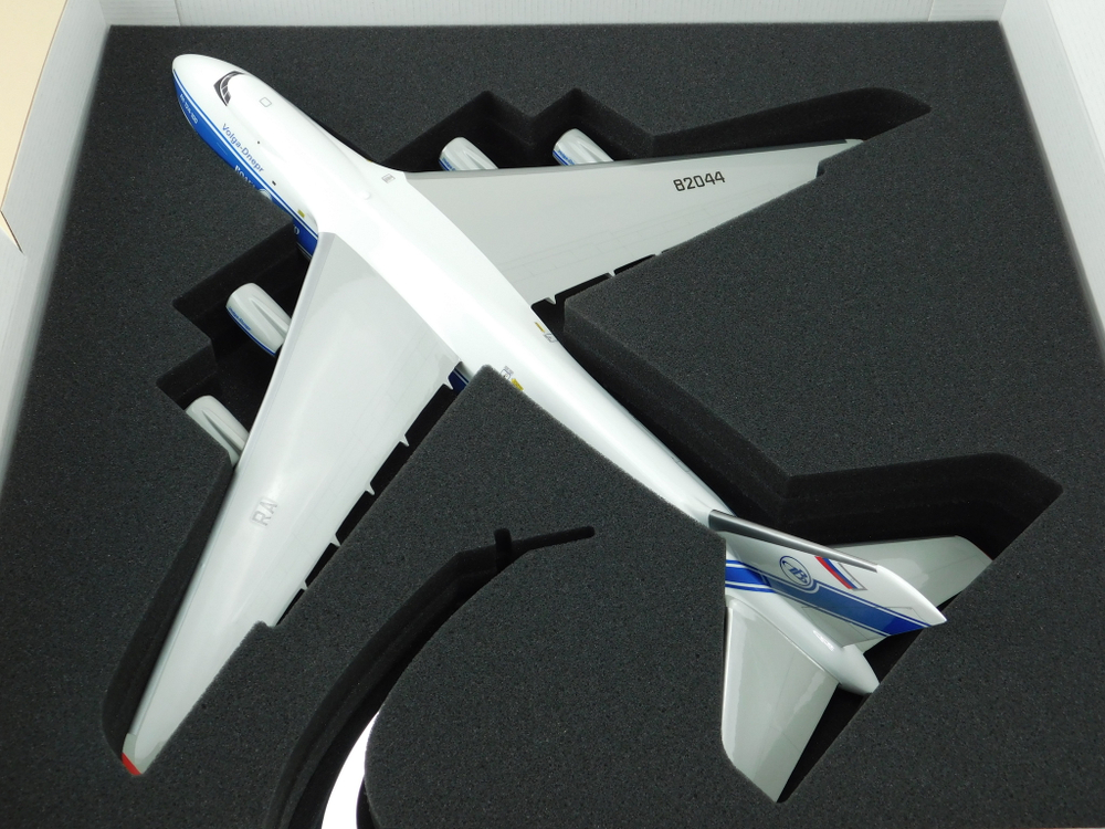 Модель самолета Ан-124-100 (М1:144, Волга-Днепр, RA-82044)