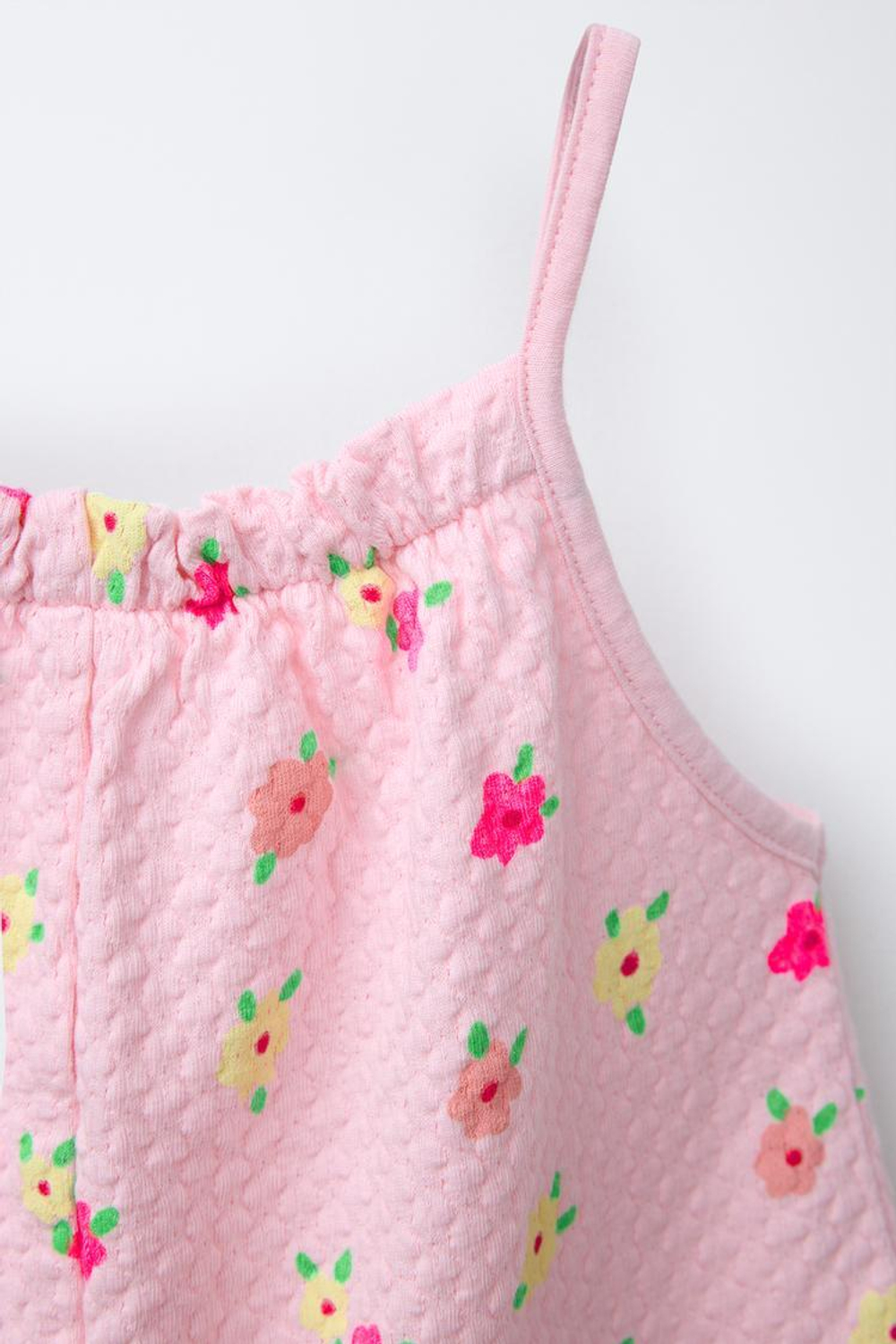 ZARA КОМБИНЕЗОН ИЗ РЕЛЬЕФНОЙ ТКАНИ С ПРИНТОМ, РОЗОВЫЙ