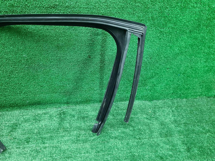 Форточка двери задняя правая Mercedes S W223 20-нв