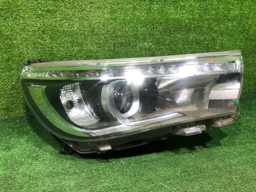 Фара правая Toyota Hilux 8 (2015-2020) LED