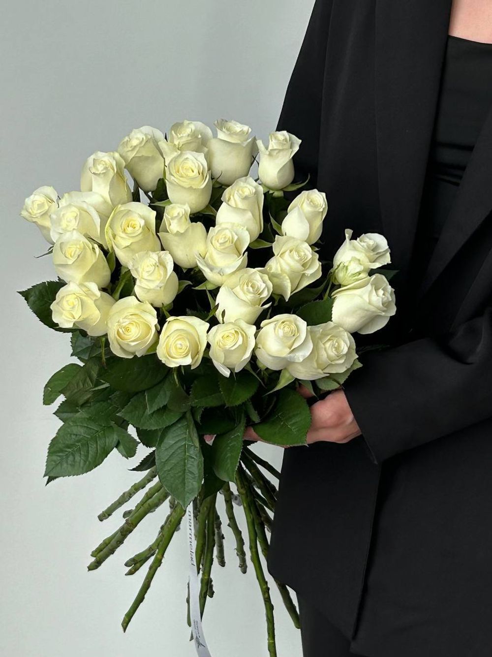 Букет из белой розы (60см) 25 шт под ленту