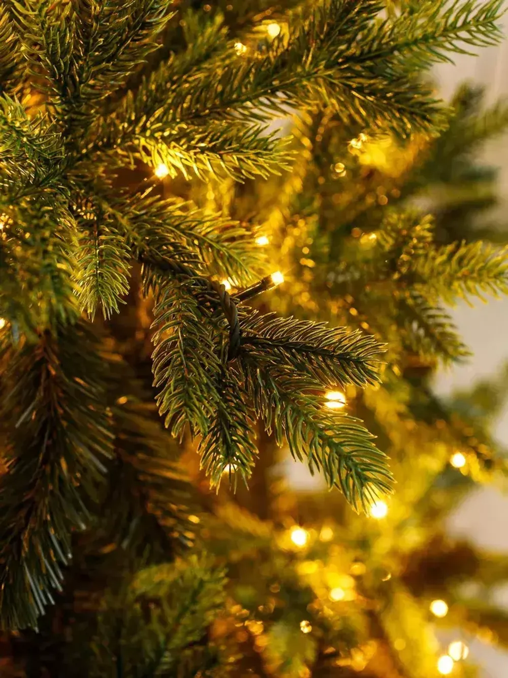 Елка с гирляндой «Грацио» (Литая+пвх) 240 см / 2,4 м