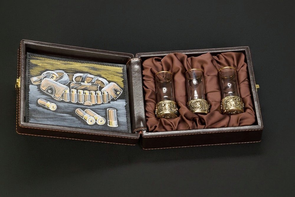 Набор стопок патрон "Охота" 3 шт. в подарочной кейсе с художественным оформлением