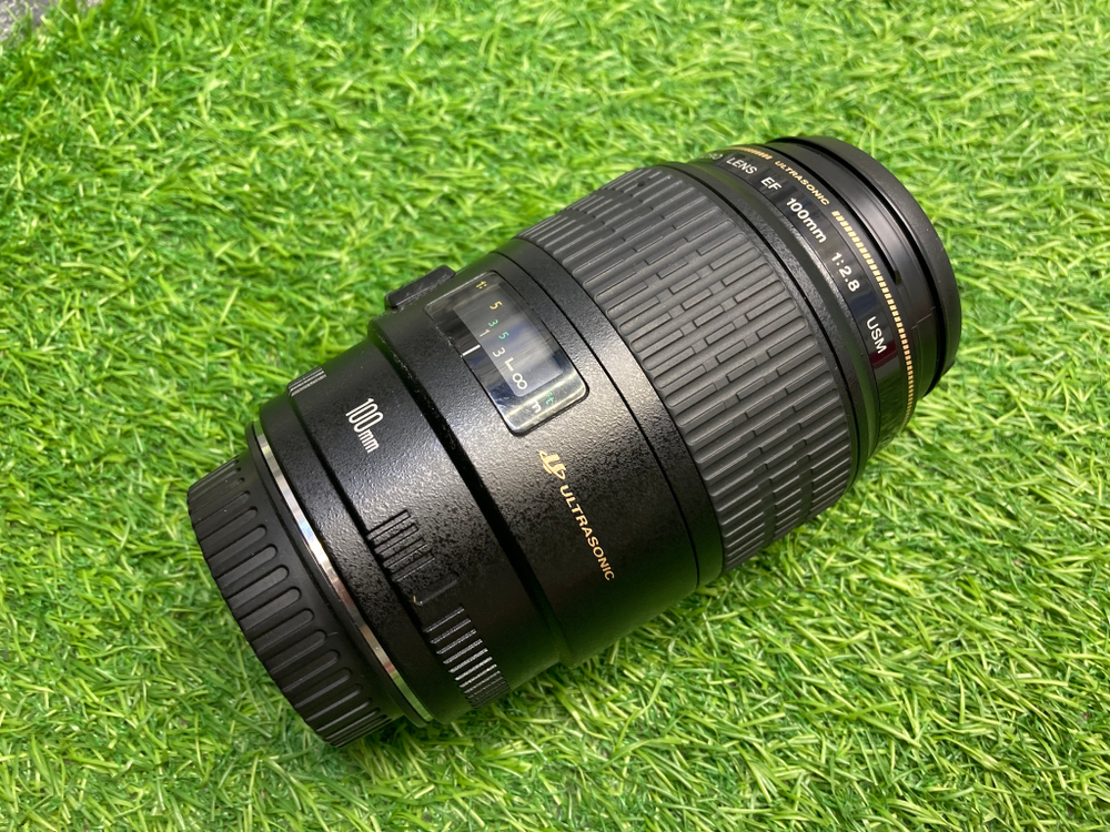 Canon EF 100mm 2.8 Macro USM