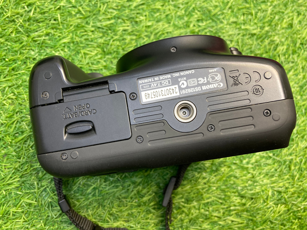 Canon EOS 1100D Kit 18-55mm (5.800 кадров)