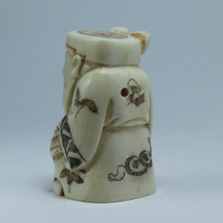 Нэцкэ Дзюродзин с посохом