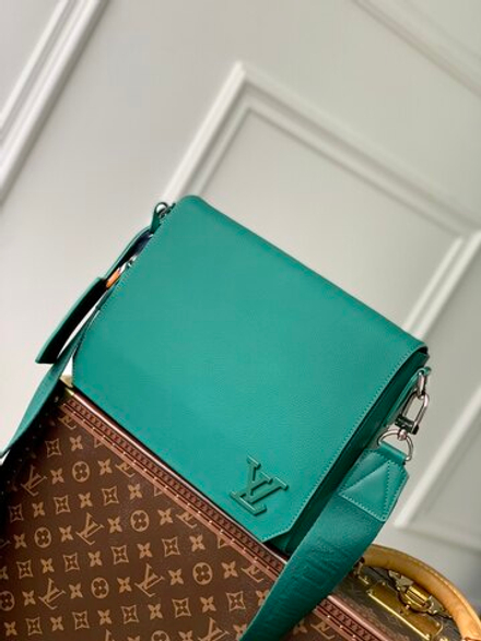Louis Vuitton Takeoff Messenger