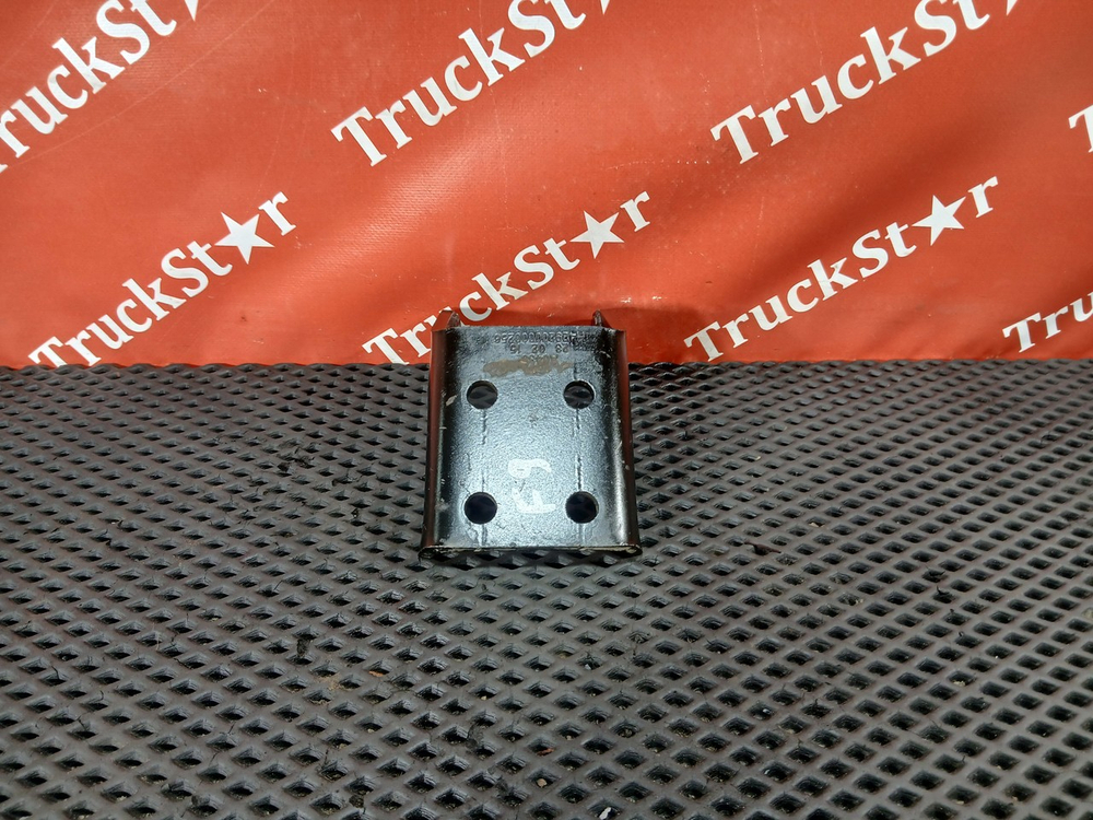 Кронштейн амортизатора переднего