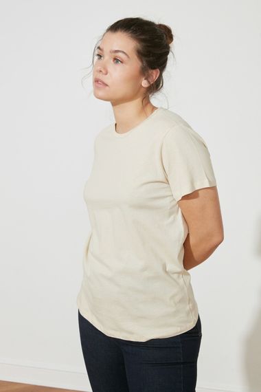 Qadın üçün qısa qol açıq bej köynək TWOSS20TS0133