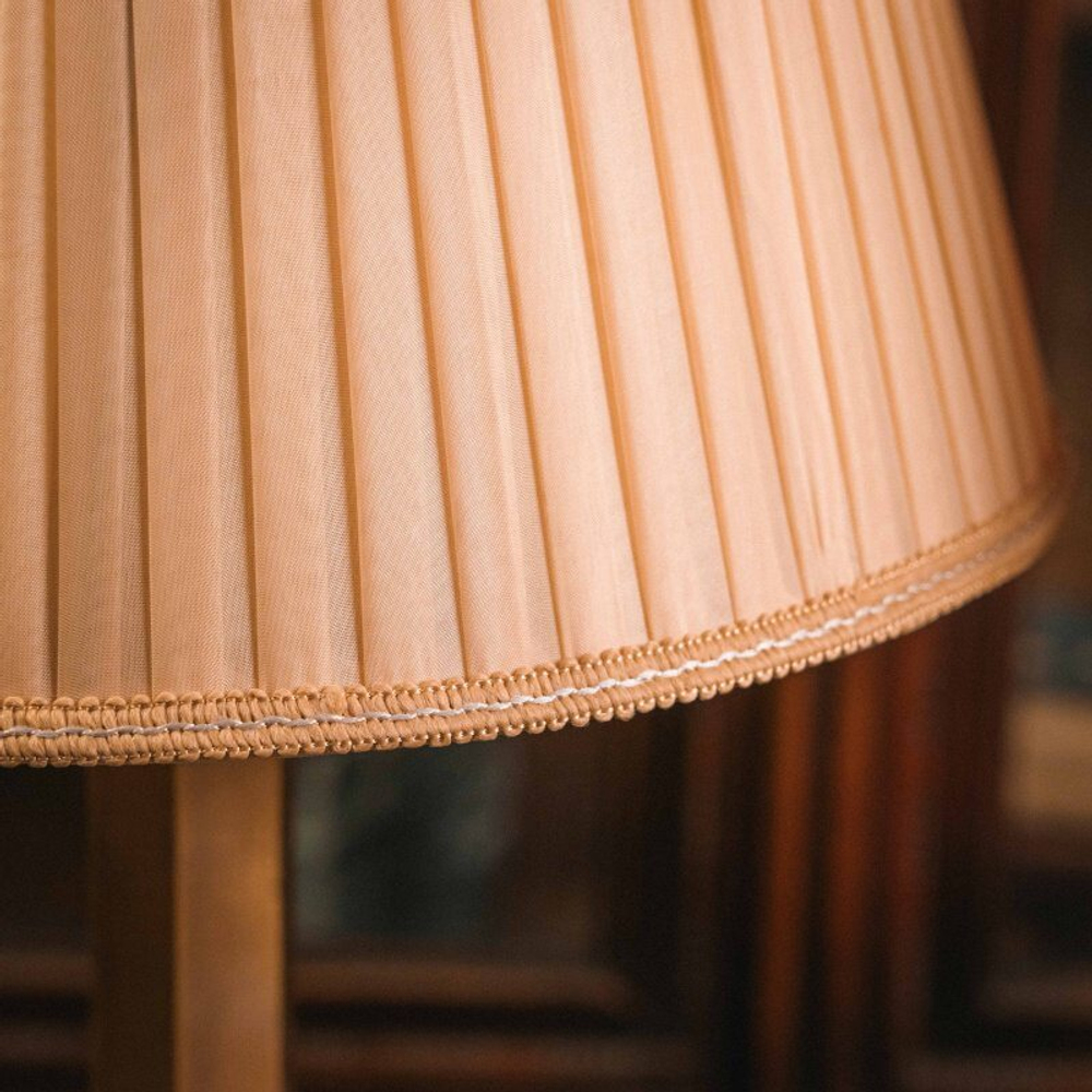 Пара больших винтажных настольных ламп в классическом стиле