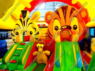 Надувной батут "Зверята с крышей 3" со скалодромом, 11*7*6 м