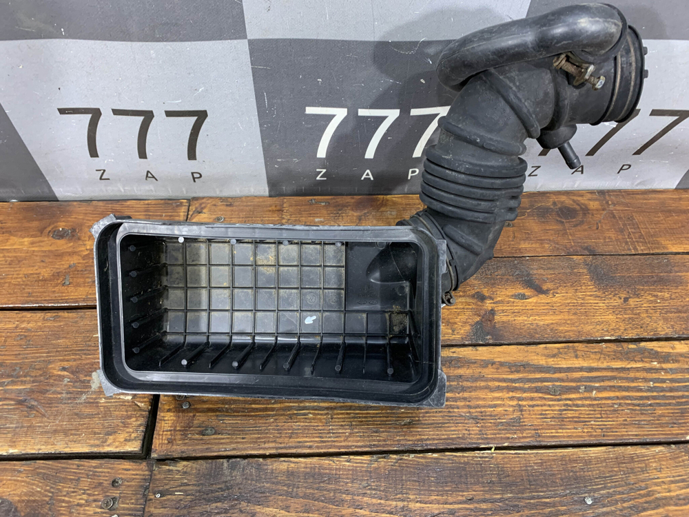 Крышка корпуса воздушного фильтра Kia Rio 2 (JB) 05-11 Б/У Оригинал 281111G000