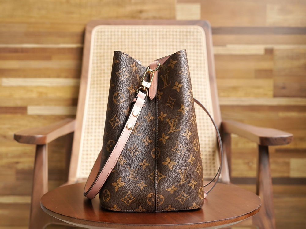 Louis Vuitton NeoNoe MM