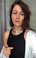 Колье гривна с прорезями, цвет серебро глянец