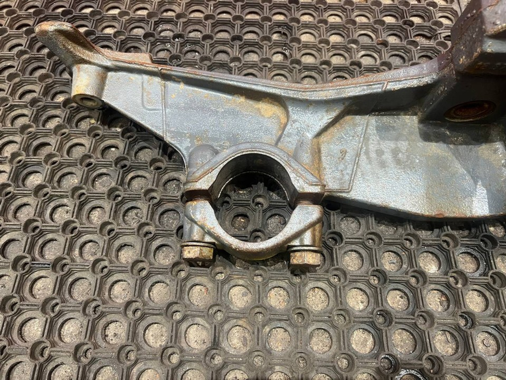 Кронштейн пневморессоры правый 2018г.