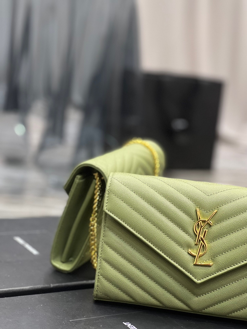 Saint Laurent WOC 22 cm