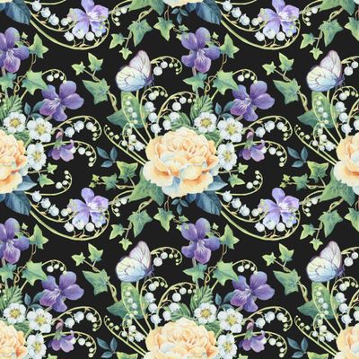 Розы, плющ и фиалки на черном фоне